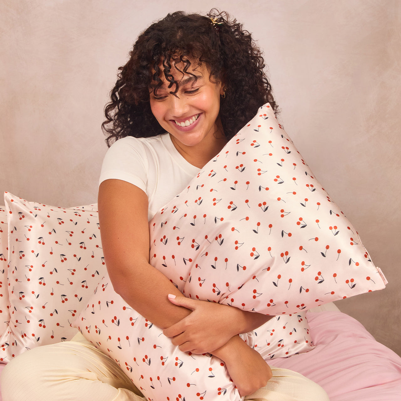 Funda de almohada de satén con estampado de cerezas
