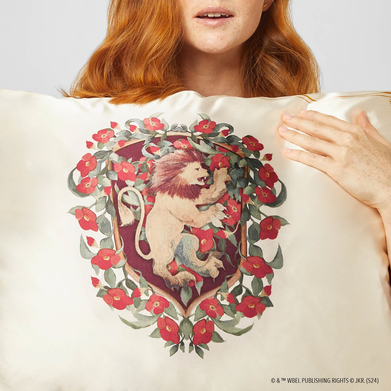 Kitsch x Harry Potter Satin-Kissenbezug Gryffindor
