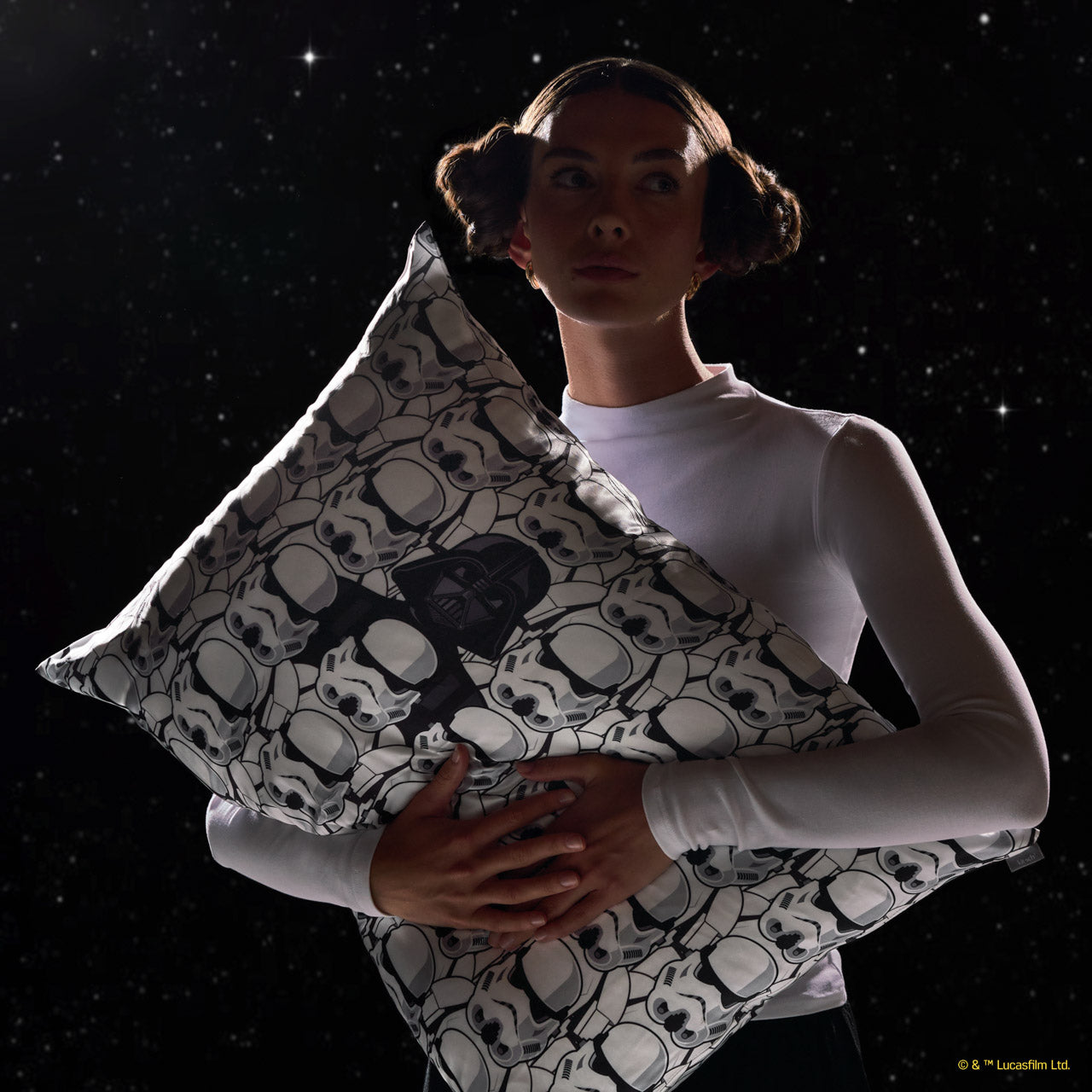Star Wars™ & Kitsch Taie d'oreiller en satin Darth Vader & Stormtroopers