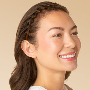 KITSCH Zig Zag Headband 2pc- Black & Tort — model wearing black zig zag headband for a slicked-back look — long, wavy teeth for a comfortable non-slip grip and stylish way to create slicked-back looks with ease — crafted with recycled plastic, gentle to the environment