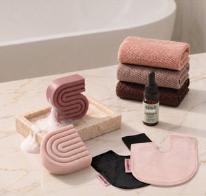 Castor Oil: Kitsch Winter Welcome Kit with Castor Oil shampoo and conditioner bars, Rosewood African Net Sponge, shampoo and conditioner bar bags, and Rosemary & Biotin Scalp & Hair Oil.